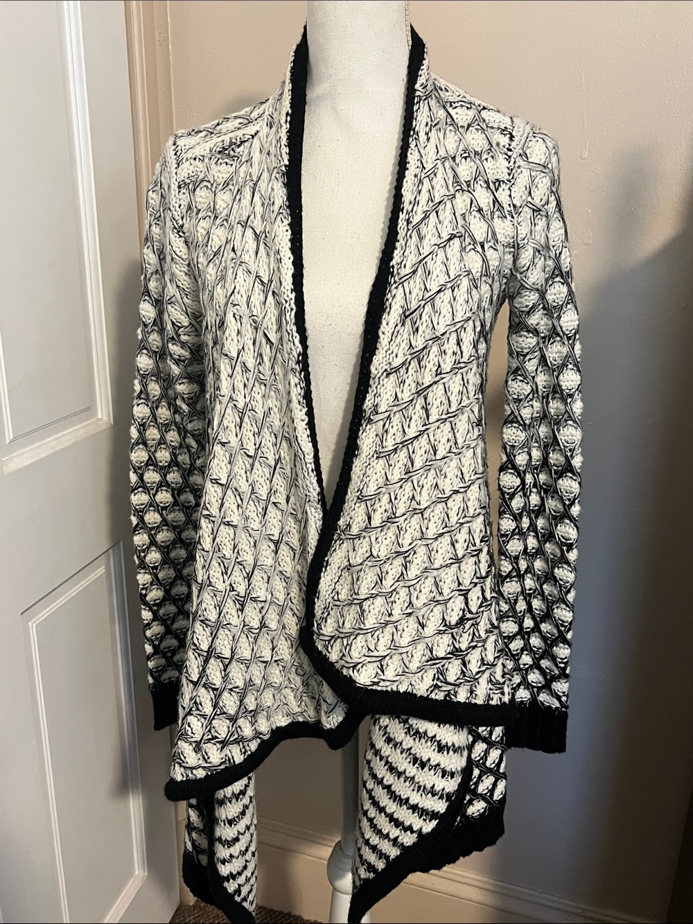 Romeo & Juliet Couture Black and White Open-Front Cardigan